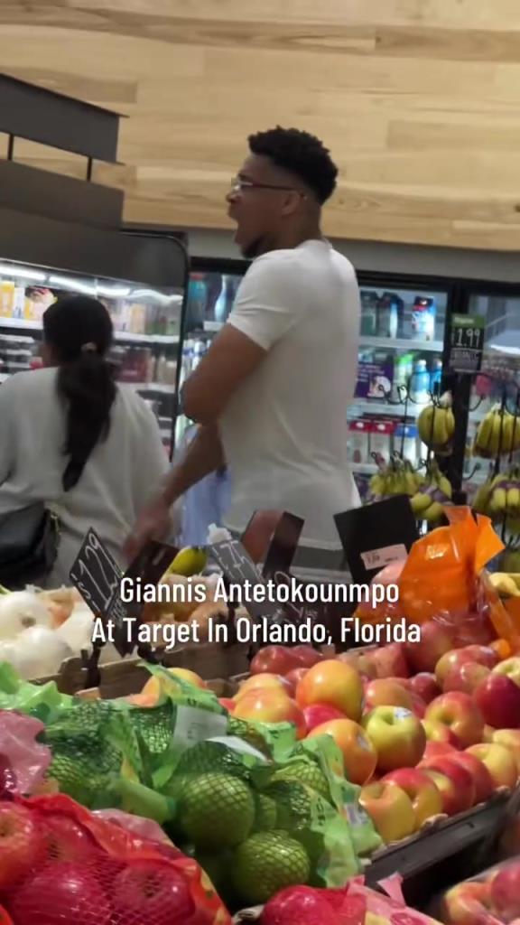 好男人??！字母哥在奥兰多度假 陪妻子一起逛超市